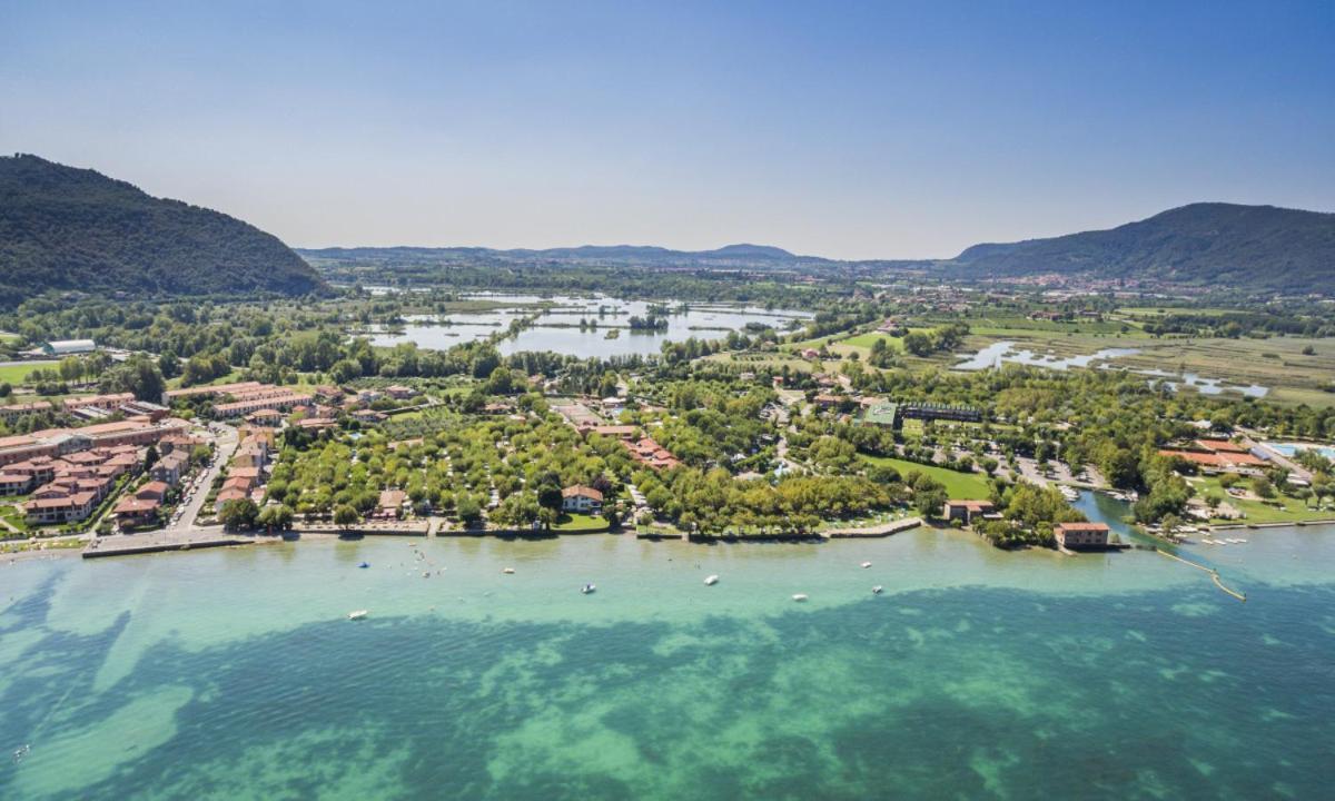 Estivo Premium Deluxe Mobile Homes On Camping Del Sole Village Iseo Exterior photo