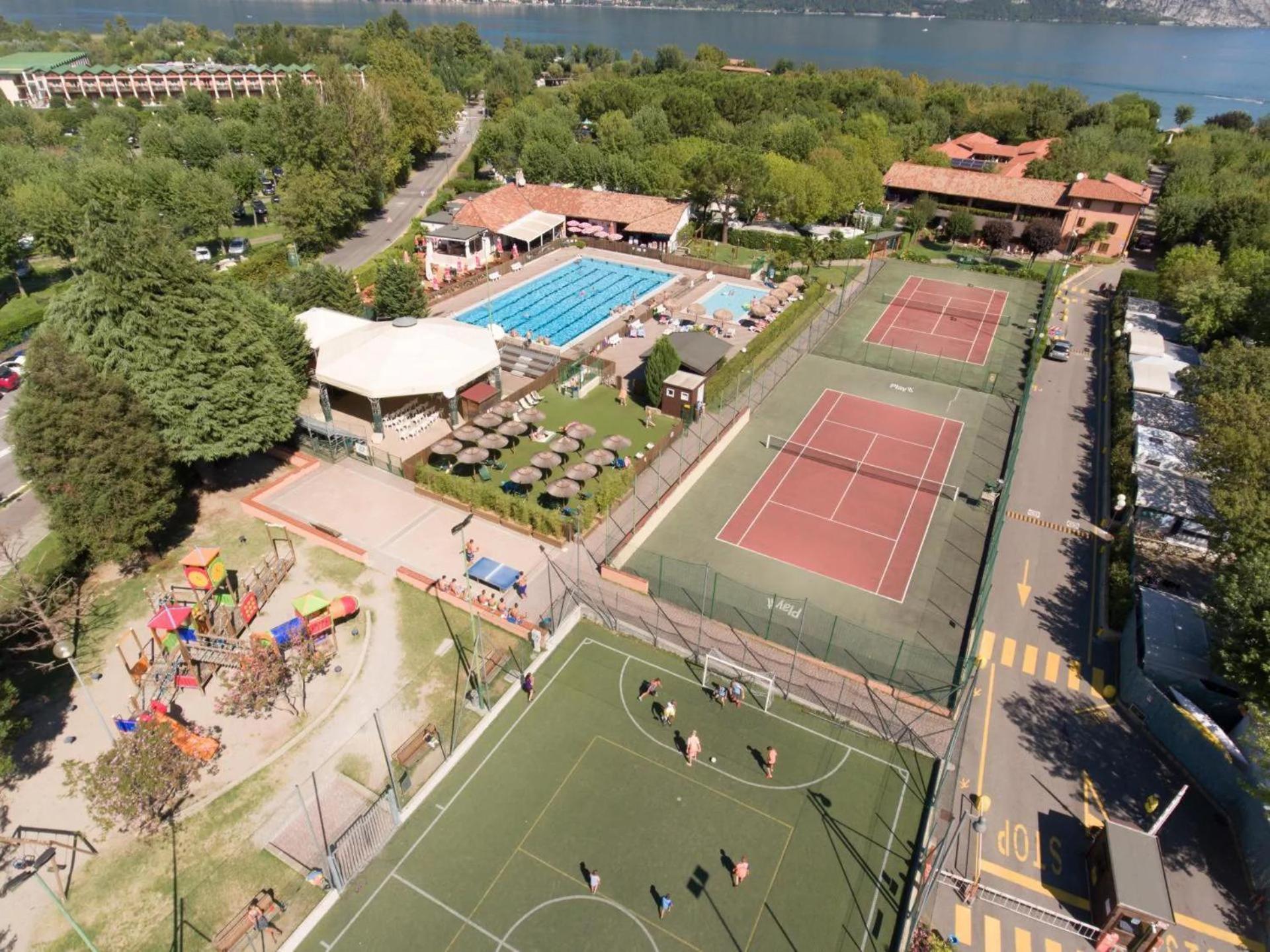 Estivo Premium Deluxe Mobile Homes On Camping Del Sole Village Iseo Exterior photo