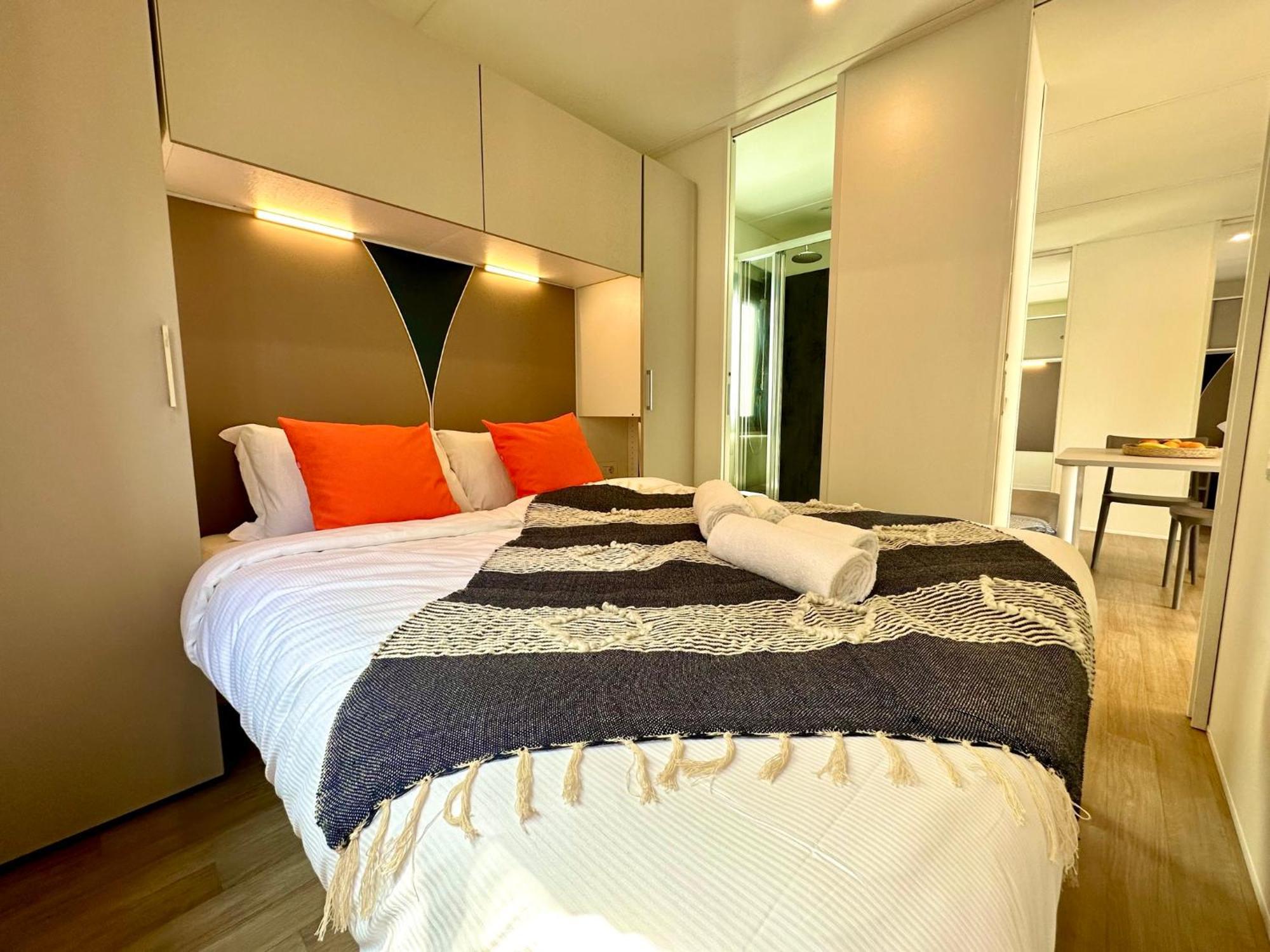Estivo Premium Deluxe Mobile Homes On Camping Del Sole Village Iseo Exterior photo